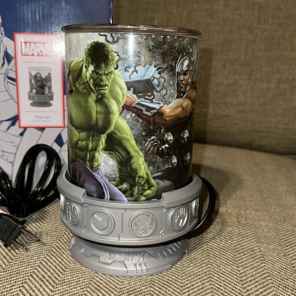 💥NWT Scentsy Home Full Size Fragrance Wax Melt Warmer MARVEL Super Hero Plug In - Picture 8 of 12